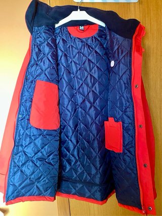 Parka impermeable roja con forro polar