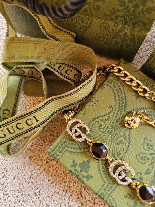 ✨ Collar Gucci GG con Strass y Diamantes Negros –
