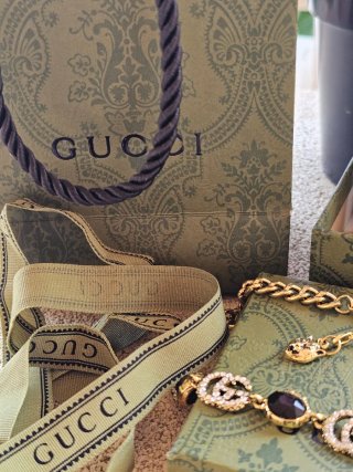 ✨ Collar Gucci GG con Strass y Diamantes Negros –