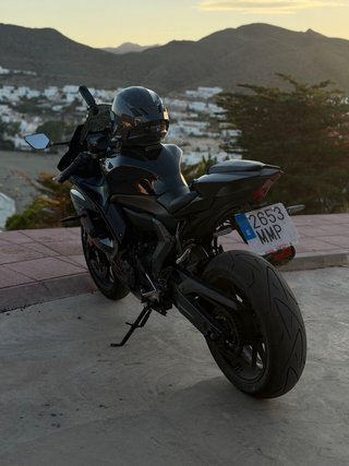Yamaha R7 2024 Negra