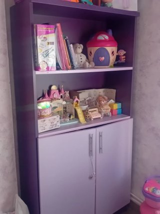 Mueble auxiliar morado y lila