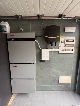 Instalación de placas solares, cargadores