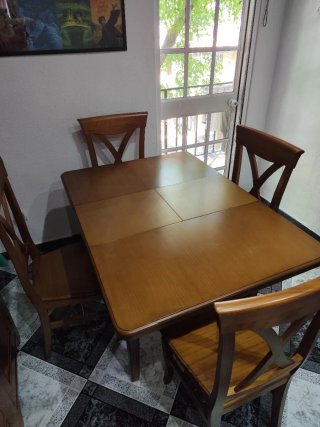 Mesa de comedor extensible y 4 sillas madera