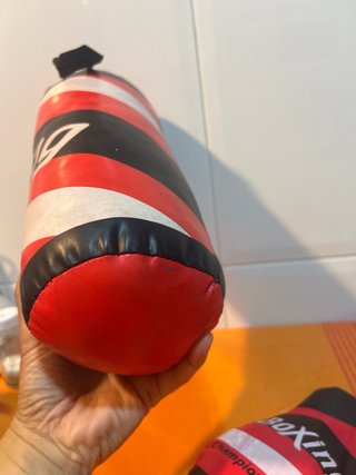 Saco de boxeo infantil y guante