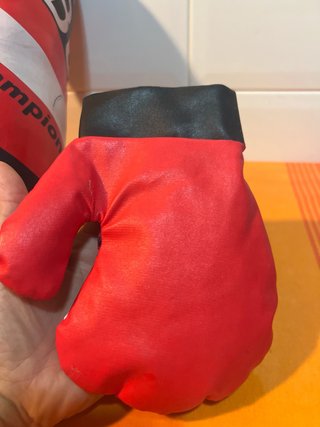 Saco de boxeo infantil y guante