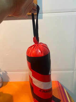 Saco de boxeo infantil y guante