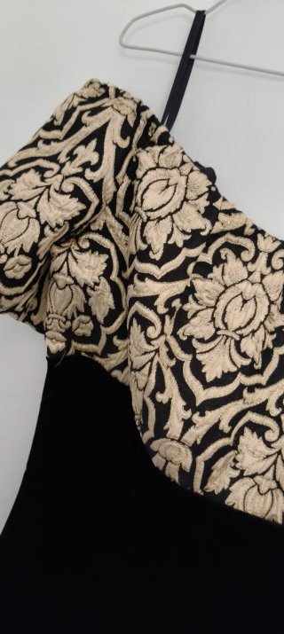Vestido de terciopelo corto fiesta negro y dorado