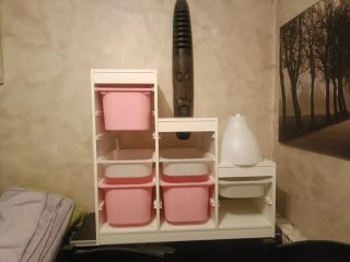 Mueble organizador rosa y blanco