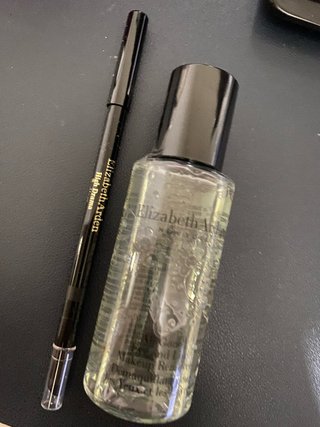 Delineador Negro Elizabeth Arden + Desmaquillante