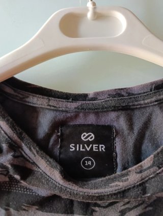 Camiseta niño 14 años gris y negra