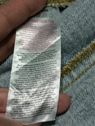 Chaqueta vaquera desgastada