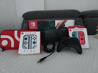 Nintendo Switch Gris y Negro en su caja original