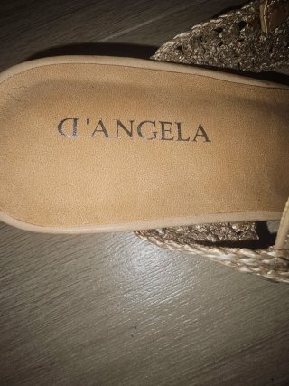 Sandalias de tacón beige con crochet