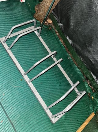 Aparcabicis metálico para 4 bicicletas