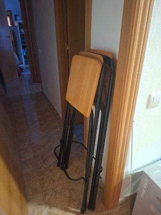 Taburetes metálicos y de madera