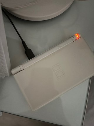 Nintendo DS Lite + SD 8GB con juegos(leer info)