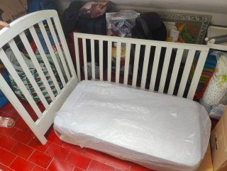 Cuna blanca de madera + colchón