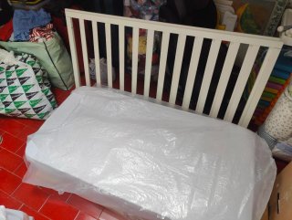 Cuna blanca de madera + colchón