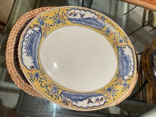Sopera de porcelana china azul y amarilla