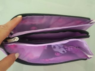 Estuche Kuromi Rosa con Calaveras y Corazones