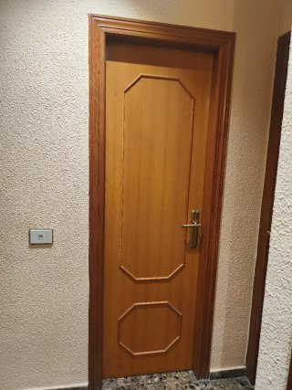 Puerta interior madera y con cristales