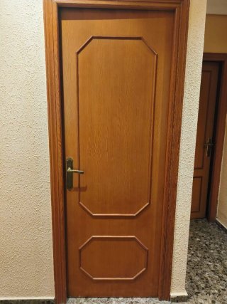 Puerta interior madera y con cristales
