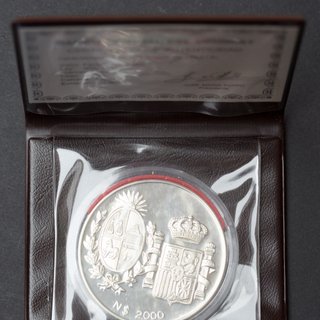 Uruguay. 2000 Nuevos Pesos 1983 Reyes España