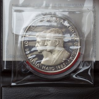 Uruguay. 2000 Nuevos Pesos 1983 Reyes España