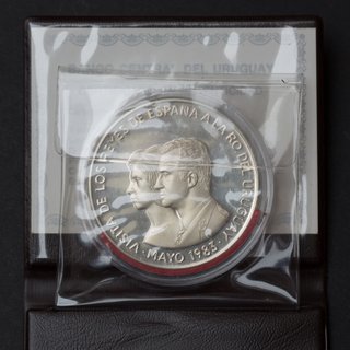 Uruguay. 2000 Nuevos Pesos 1983 Reyes España