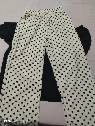 Conjunto Blusa Negra y Pantalón Lunares Talla XL