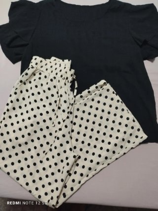 Conjunto Blusa Negra y Pantalón Lunares Talla XL