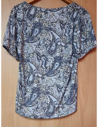 Camiseta estampada paisley. Talla L