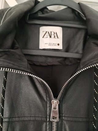 Chaqueta Zara Negra con Capucha