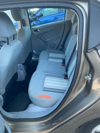 Peugeot 208 2012