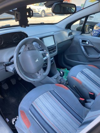 Peugeot 208 2012