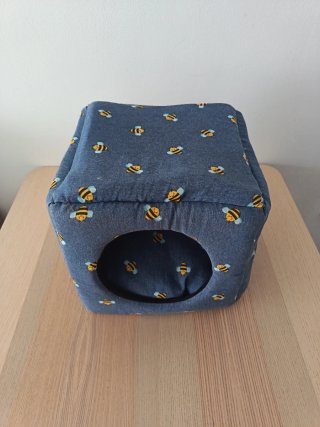 Cama Cueva Gatos Estampado Abejas