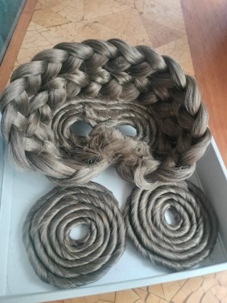 Moños Fallera Talla Mediana Color rubio ceniza