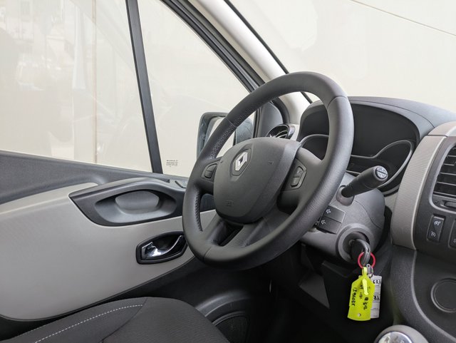 Renault Trafic Combi 9 L1H1 2.0DCi 145cv + NAVI 2.0DCi 145cv
