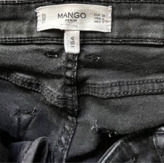 Pantalón vaquero pitillo negro Mango