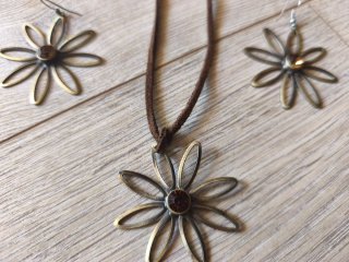 Colgante y Pendientes Flor