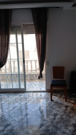 Se alquila habitación para  mujer sola