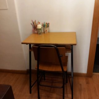 Escritorio infantil madera y metal.Venta en person