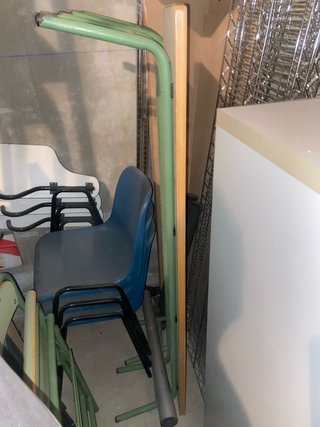 Banco alargado verde metal y madera