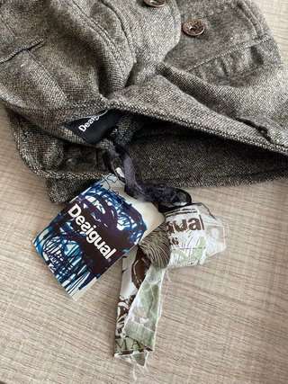 Pantalones Desigual grises con bordado
