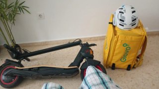 Kit repartidor Glovo patinete eléctrico