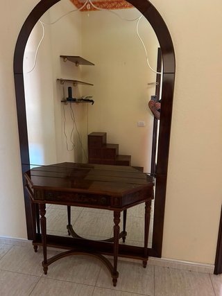 Mueble de entrada de madera y cristal