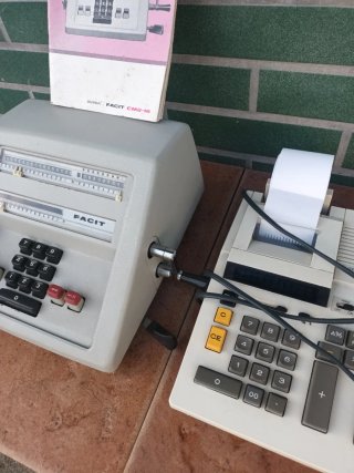 Lote 2 calculadoras antiguas Facit y Canon