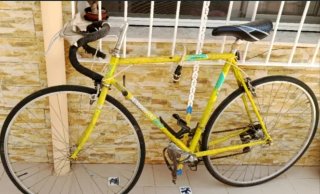 Bicicleta BH Vision Amarilla solo en persona