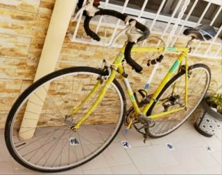 Bicicleta BH Vision Amarilla solo en persona