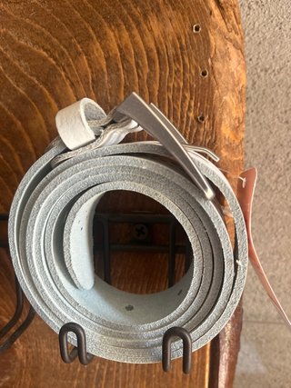 Cinturón de cuero blanco